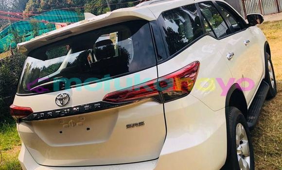 Buy Used Toyota Fortuner White Car in Kinshasa in Kinshasa Buy Used Toyota Fortuner White Car in Kinshasa in Kinshasa