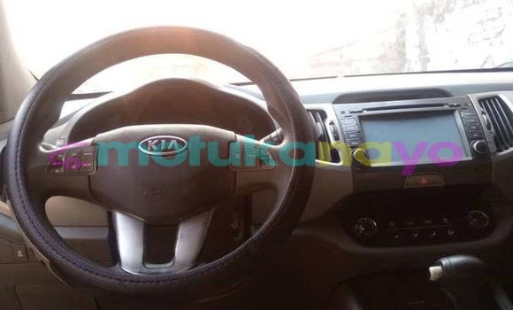 Buy Used Kia Sportage White Car in Kinshasa in Kinshasa Buy Used Kia Sportage White Car in Kinshasa in Kinshasa