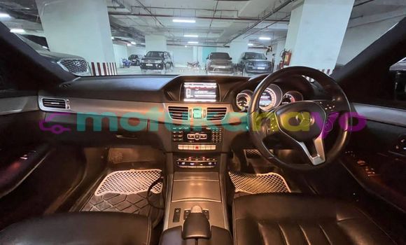 Buy Used Mercedes‒Benz E–Class Black Car in Aba in Haut-Congo Buy Used Mercedes‒Benz E–Class Black Car in Aba in Haut-Congo