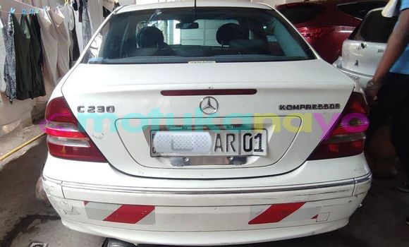 Buy Used Mercedes‒Benz C–Class White Car in Kinshasa in Kinshasa