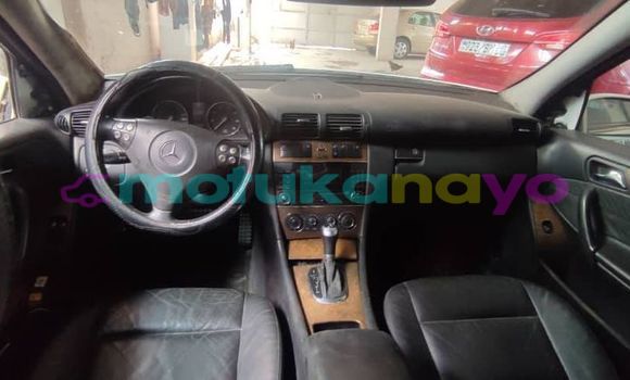 Buy Used Mercedes‒Benz C–Class White Car in Kinshasa in Kinshasa Buy Used Mercedes‒Benz C–Class White Car in Kinshasa in Kinshasa