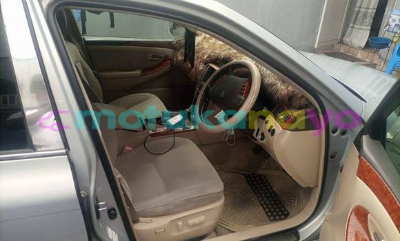 Buy Used Toyota Crown Silver Car in Aba in Haut-Congo Buy Used Toyota Crown Silver Car in Aba in Haut-Congo