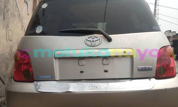 Buy Used Toyota Ist Beige Car in Aba in Haut-Congo Buy Used Toyota Ist Beige Car in Aba in Haut-Congo