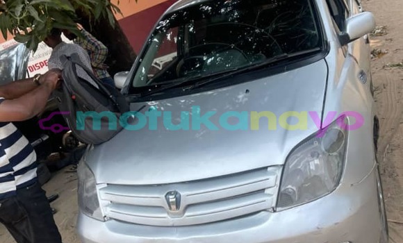 Buy Used Toyota Ist Silver Car in Aba in Haut-Congo Buy Used Toyota Ist Silver Car in Aba in Haut-Congo