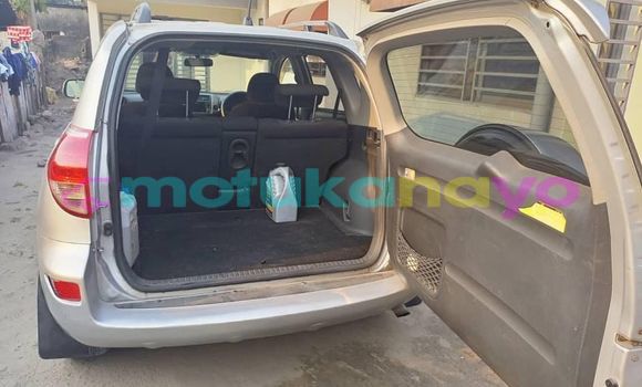 Buy Used Toyota RAV 4 Silver Car in Kinshasa in Kinshasa Buy Used Toyota RAV 4 Silver Car in Kinshasa in Kinshasa