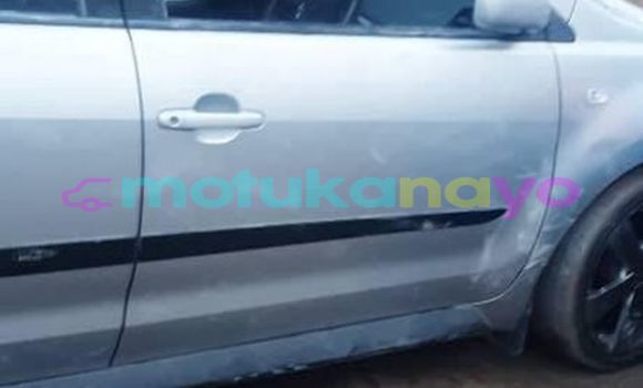 Buy Used Toyota Ist Silver Car in Kinshasa in Kinshasa Buy Used Toyota Ist Silver Car in Kinshasa in Kinshasa