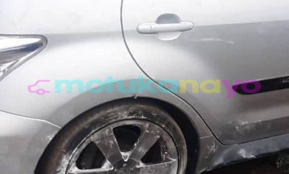 Buy Used Toyota Ist Silver Car in Kinshasa in Kinshasa Buy Used Toyota Ist Silver Car in Kinshasa in Kinshasa