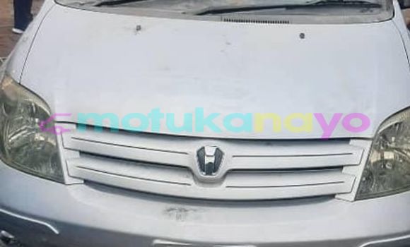 Buy Used Toyota Ist Silver Car in Kinshasa in Kinshasa Buy Used Toyota Ist Silver Car in Kinshasa in Kinshasa