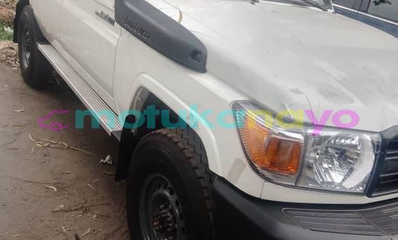 Buy Used Toyota Land Cruiser White Car in Kinshasa in Kinshasa Buy Used Toyota Land Cruiser White Car in Kinshasa in Kinshasa