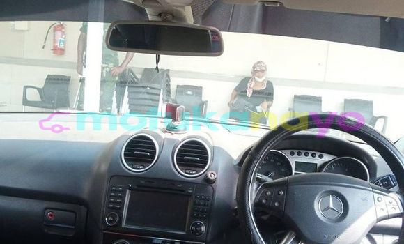 Buy Used Mercedes‒Benz ML–Class Brown Car in Kinshasa in Kinshasa Buy Used Mercedes‒Benz ML–Class Brown Car in Kinshasa in Kinshasa