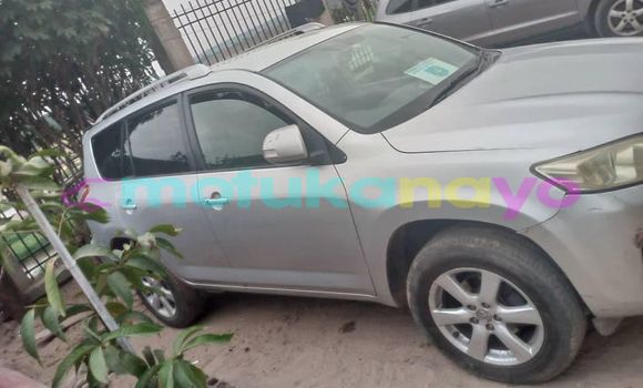 Buy Used Toyota Vanguard Silver Car in Kinshasa in Kinshasa Buy Used Toyota Vanguard Silver Car in Kinshasa in Kinshasa