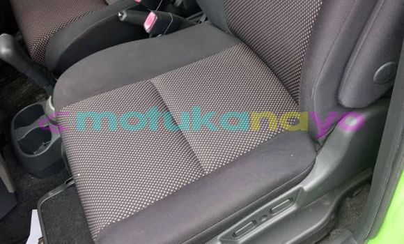 Buy Used Toyota Ist Green Car in Kinshasa in Kinshasa Buy Used Toyota Ist Green Car in Kinshasa in Kinshasa