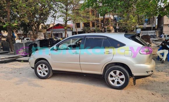 Buy Used Toyota Harrier Silver Car in Kinshasa in Kinshasa Buy Used Toyota Harrier Silver Car in Kinshasa in Kinshasa