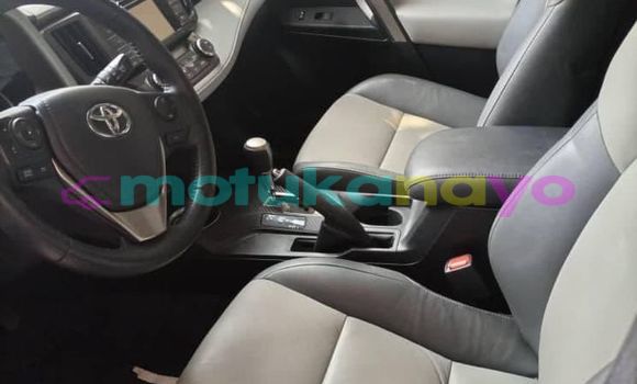 Buy Used Toyota RAV4 Red Car in Kinshasa in Kinshasa Buy Used Toyota RAV4 Red Car in Kinshasa in Kinshasa