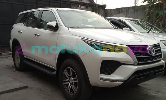 Buy Used Toyota Fortuner White Car in Kinshasa in Kinshasa Buy Used Toyota Fortuner White Car in Kinshasa in Kinshasa