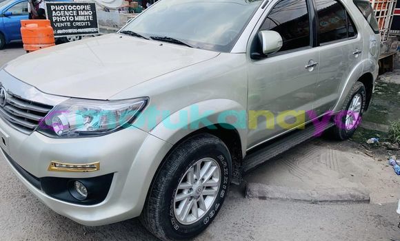 Acheter Occasion Voiture Toyota Fortuner Gris à Kinshasa, Kinshasa Acheter Occasion Voiture Toyota Fortuner Gris à Kinshasa, Kinshasa