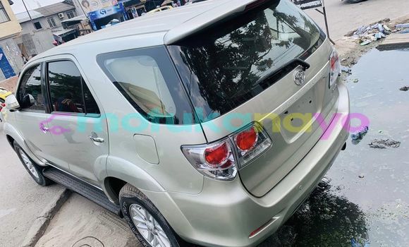 Acheter Occasion Voiture Toyota Fortuner Gris à Kinshasa, Kinshasa Acheter Occasion Voiture Toyota Fortuner Gris à Kinshasa, Kinshasa
