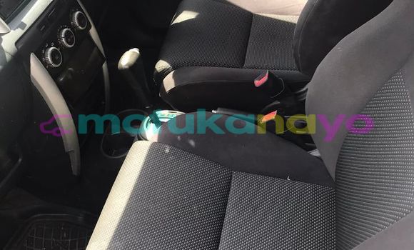 Acheter Occasion Voiture Toyota IST Blanc à Kinshasa, Kinshasa Acheter Occasion Voiture Toyota IST Blanc à Kinshasa, Kinshasa