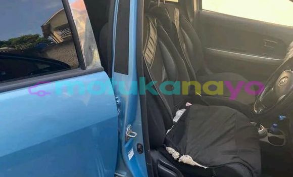 Buy Used Toyota Ist Blue Car in Kinshasa in Kinshasa Buy Used Toyota Ist Blue Car in Kinshasa in Kinshasa