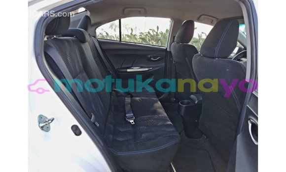 Buy Import Toyota Yaris White Car in Import - Dubai in Bandundu Buy Import Toyota Yaris White Car in Import - Dubai in Bandundu
