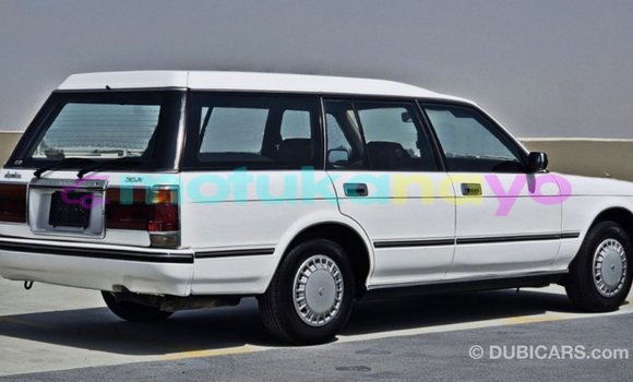 Buy Import Toyota Crown White Car in Import - Dubai in Bandundu Buy Import Toyota Crown White Car in Import - Dubai in Bandundu